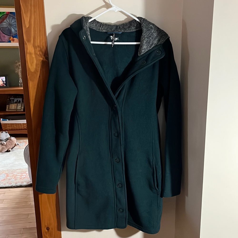 Kuhl Fleece jacket size large mid thigh length. Barely worn, bought new.